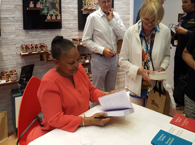 C. Taubira découvre le livre...